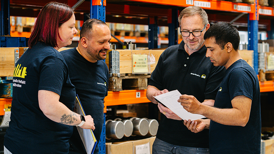 Mitarbeiter von NetterVibration arbeiten zusammen.